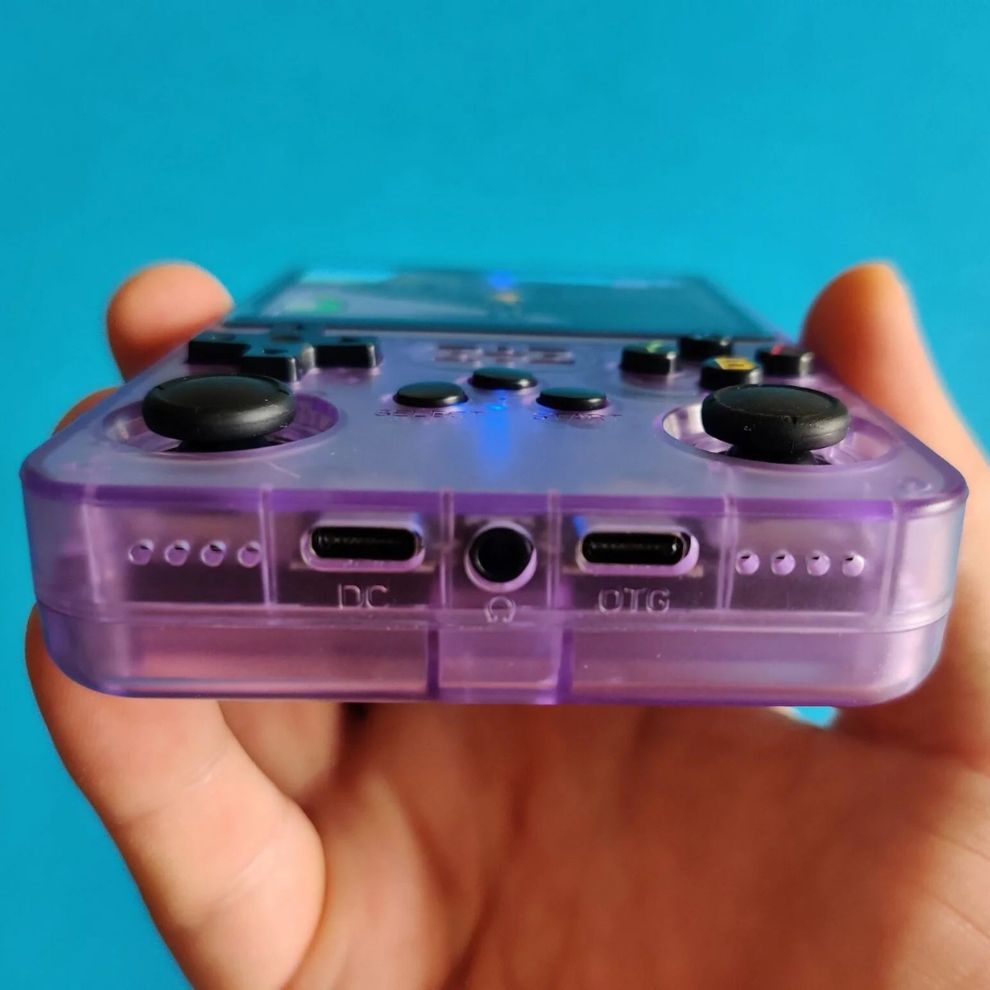 Hand Game Console | Retro Game Device with 3.5-inch IPS Screen | Portable Gaming Console | Classic Games & Handheld Game Emulator