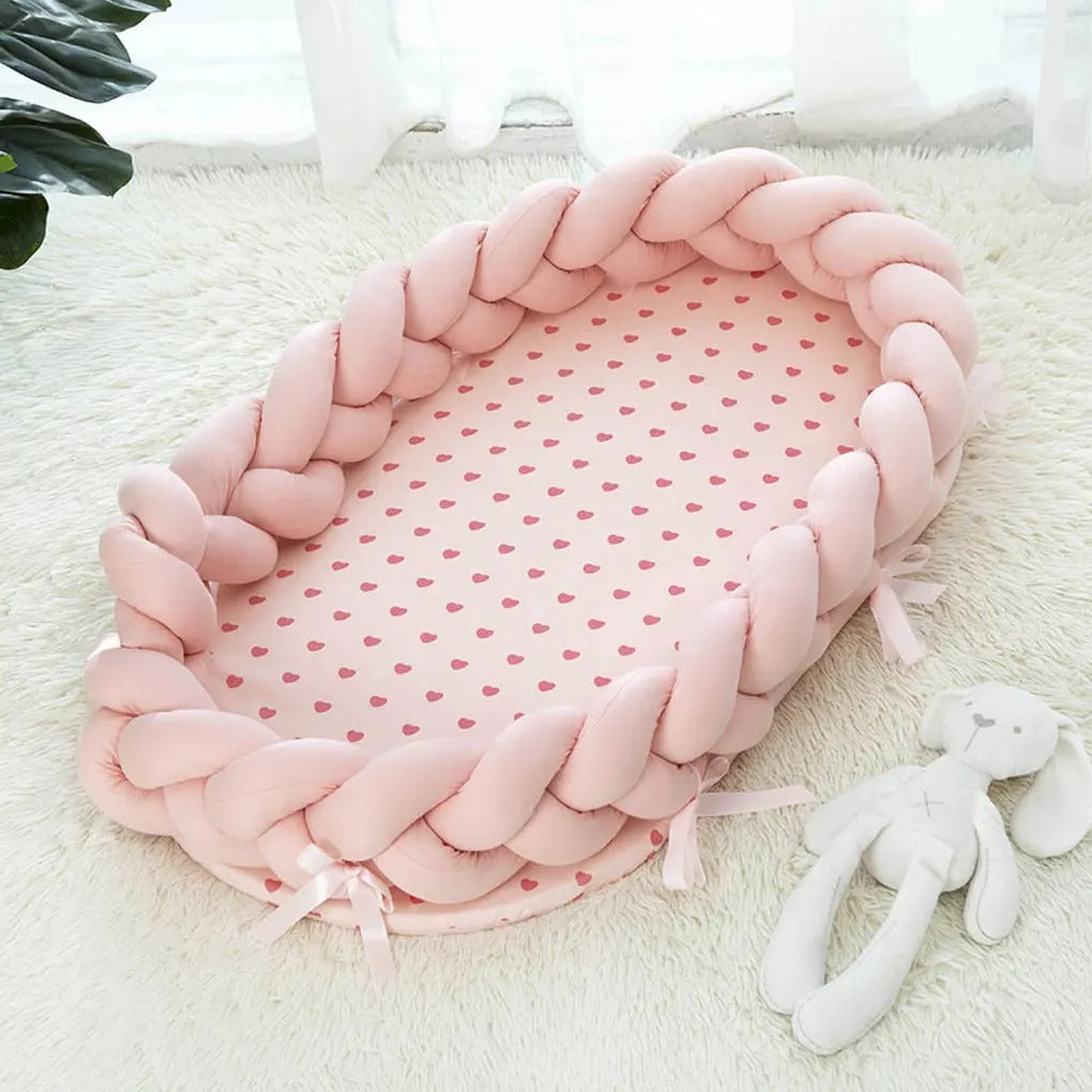 Cozy Baby Pod – Baby Nest Knit Moses Basket for Newborns in Soft Cotton