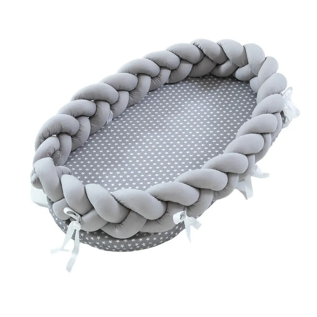 Cozy Baby Pod – Baby Nest Knit Moses Basket for Newborns in Soft Cotton