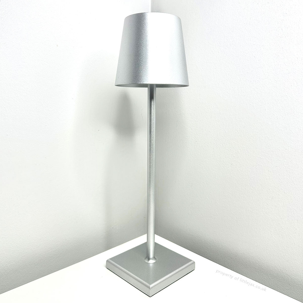 Stylish LED Bedside Lamp – Cordless, Rechargeable & Modern