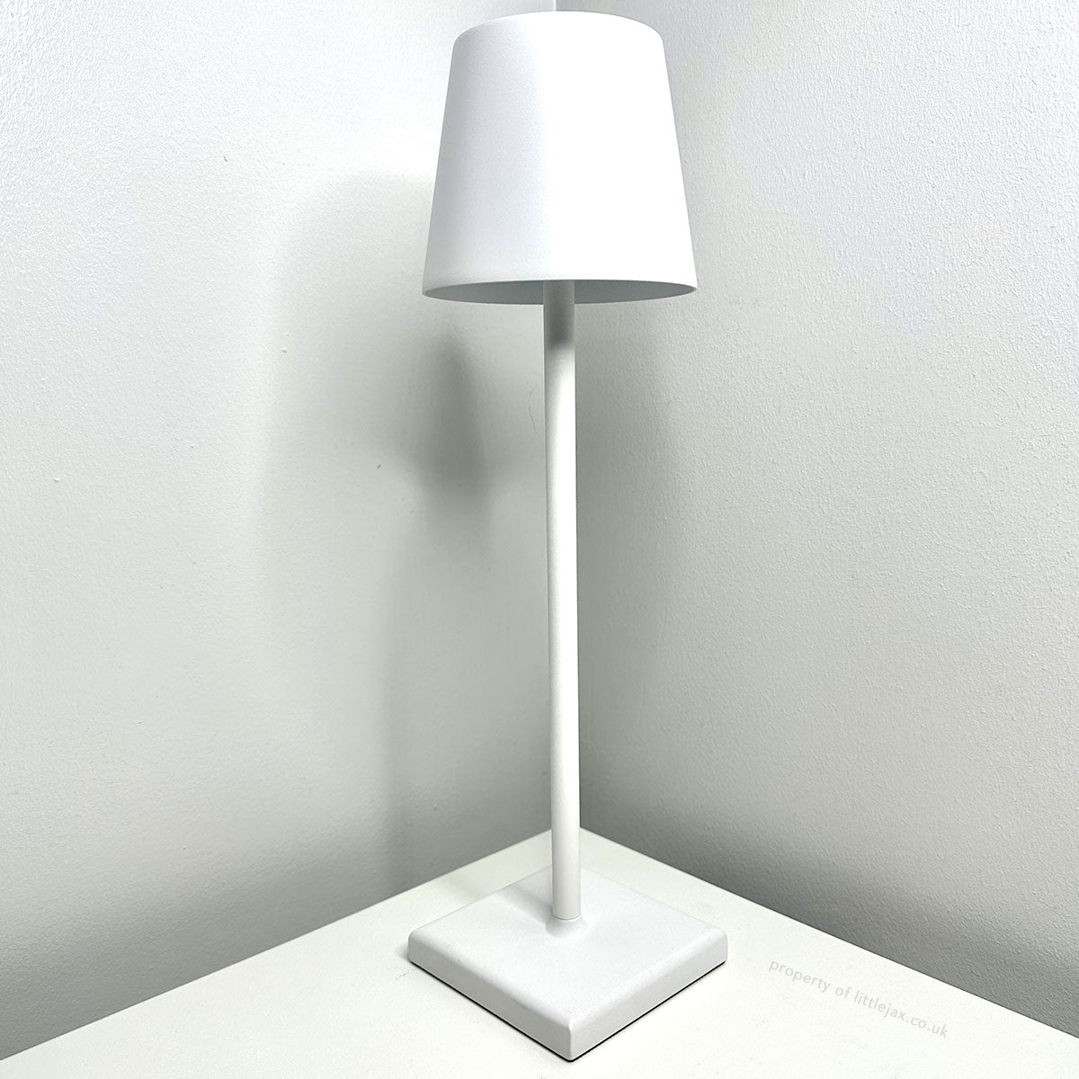 Stylish LED Bedside Lamp – Cordless, Rechargeable & Modern